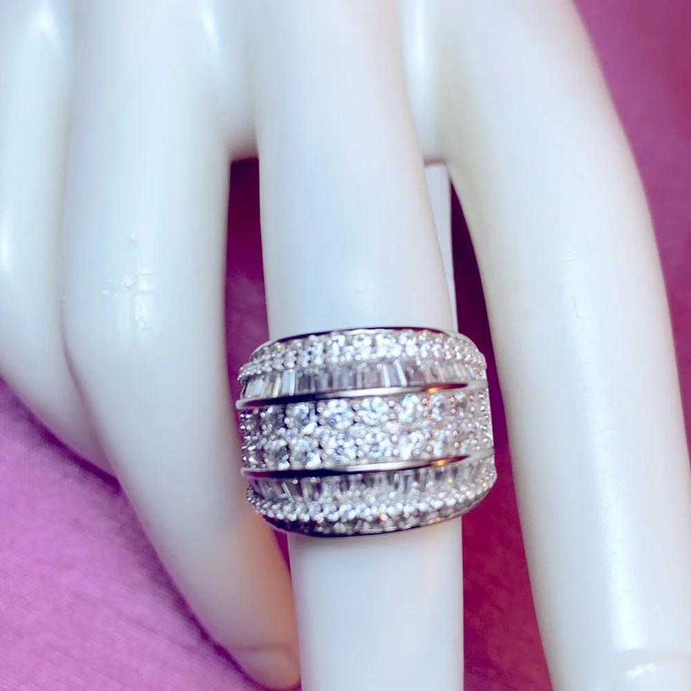 Bella Luce White Diamond Simulant Ring - Picture 8 of 12